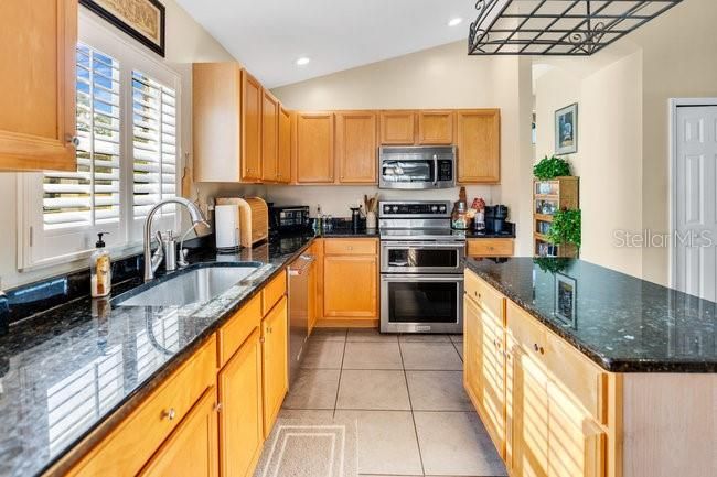 Double oven and space to prepare meals