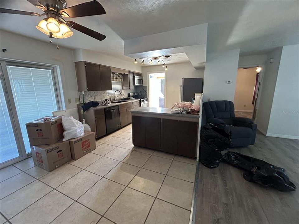 For Sale: $240,000 (3 beds, 2 baths, 1128 Square Feet)