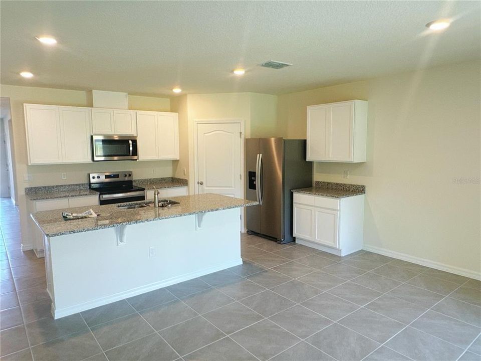 For Rent: $2,600 (4 beds, 2 baths, 1828 Square Feet)