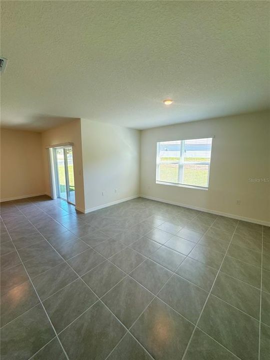 For Rent: $2,600 (4 beds, 2 baths, 1828 Square Feet)