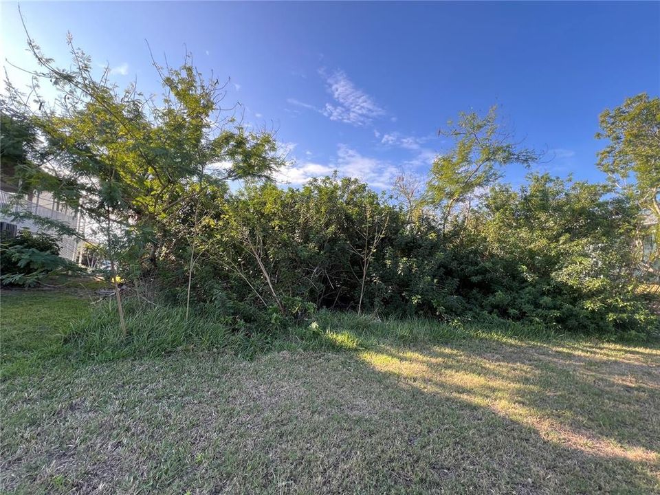 На продажу: $329,000 (0.25 acres)