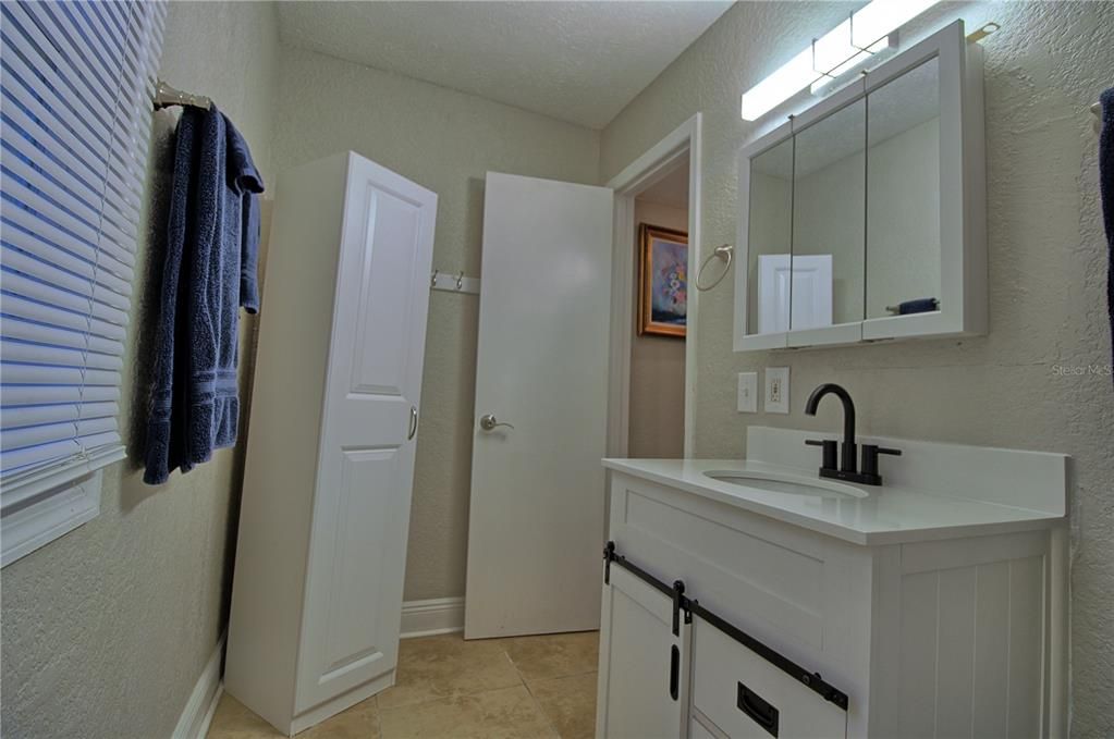 For Sale: $159,900 (1 beds, 1 baths, 795 Square Feet)