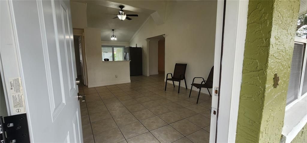 For Rent: $2,500 (3 beds, 2 baths, 1400 Square Feet)