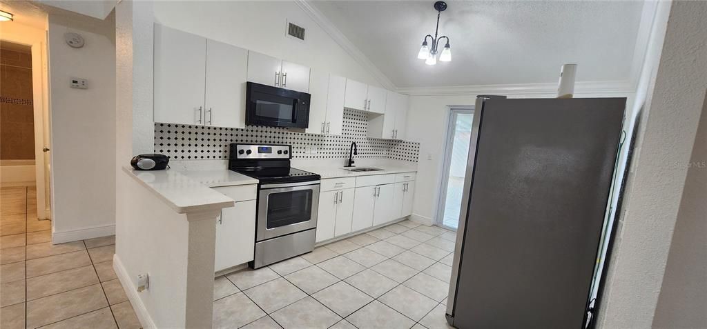 For Rent: $2,500 (3 beds, 2 baths, 1400 Square Feet)