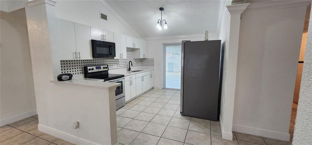 For Rent: $2,500 (3 beds, 2 baths, 1400 Square Feet)