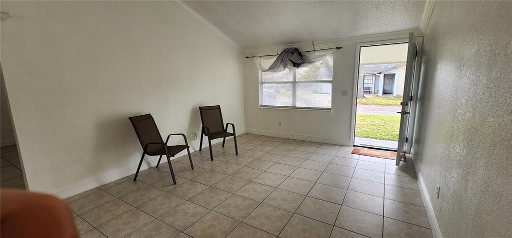 For Rent: $2,500 (3 beds, 2 baths, 1400 Square Feet)