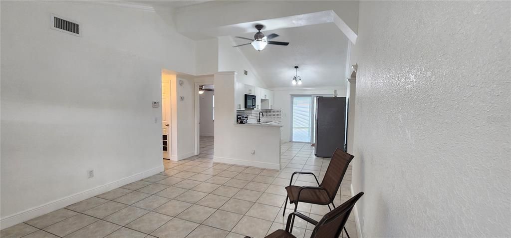 For Rent: $2,500 (3 beds, 2 baths, 1400 Square Feet)