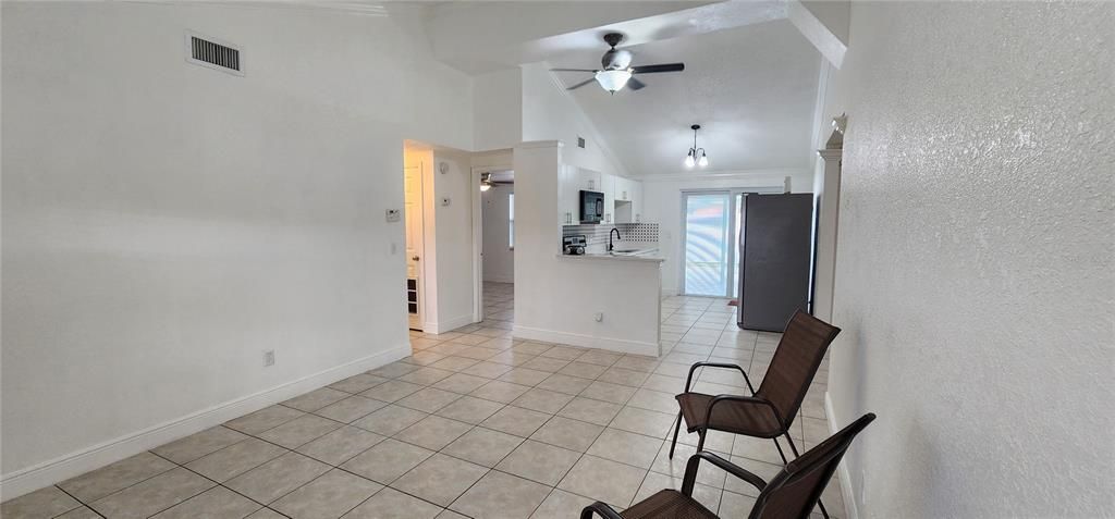 For Rent: $2,500 (3 beds, 2 baths, 1400 Square Feet)