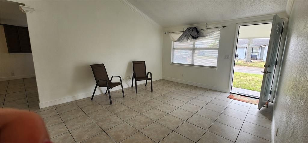 For Rent: $2,500 (3 beds, 2 baths, 1400 Square Feet)