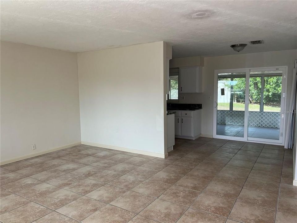 For Rent: $1,700 (2 beds, 1 baths, 932 Square Feet)