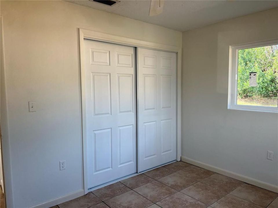 For Rent: $1,700 (2 beds, 1 baths, 932 Square Feet)