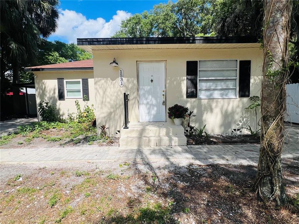 For Rent: $2,000 (2 beds, 2 baths, 936 Square Feet)