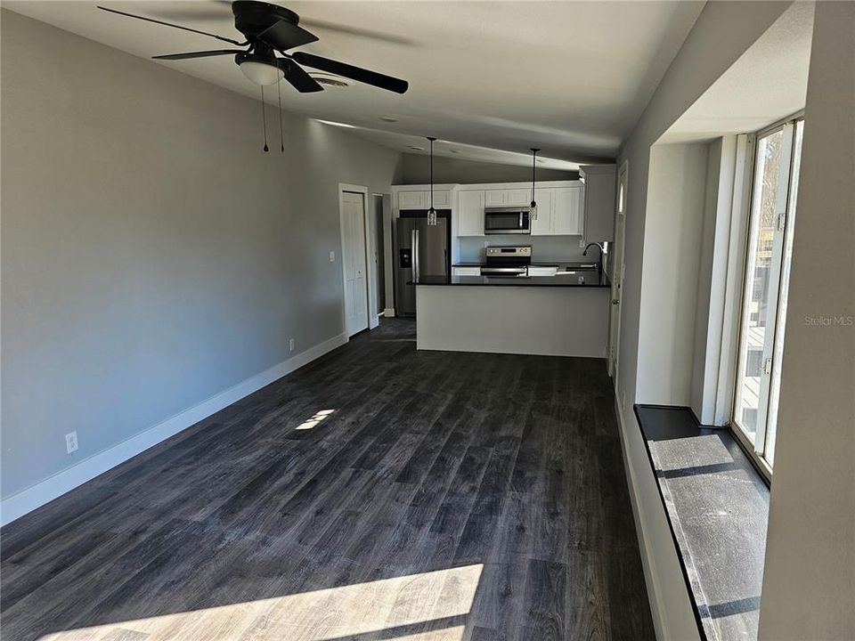 For Sale: $299,000 (3 beds, 2 baths, 1248 Square Feet)