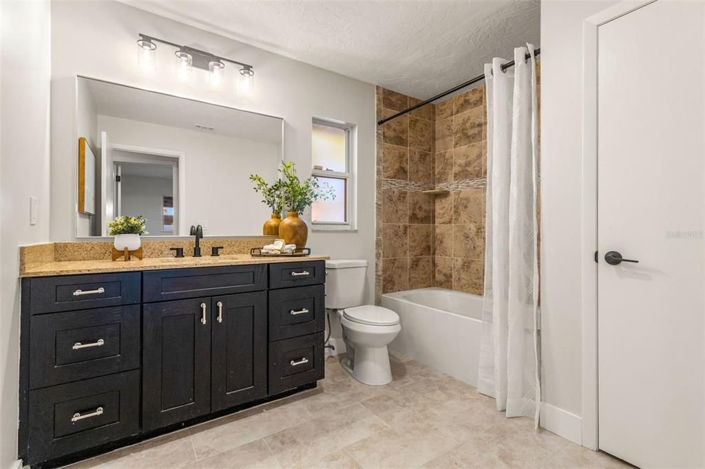 Hall Bathroom w/ shower/tub combo