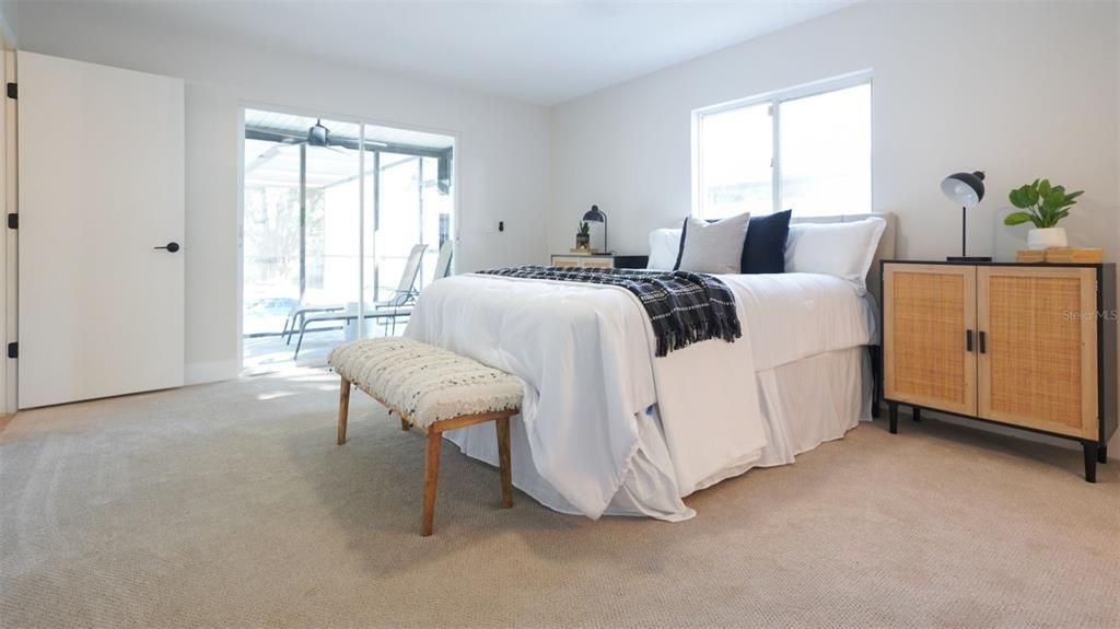 Primary bedroom w/ sliding door access to lanai