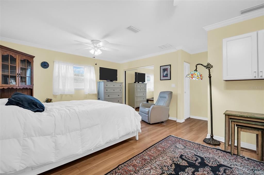 For Sale: $449,000 (2 beds, 2 baths, 2121 Square Feet)