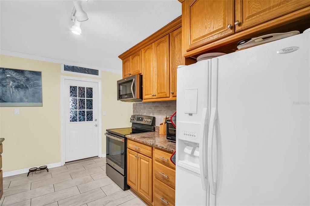 For Sale: $449,000 (2 beds, 2 baths, 2121 Square Feet)