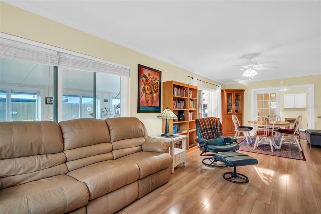 For Sale: $449,000 (2 beds, 2 baths, 2121 Square Feet)