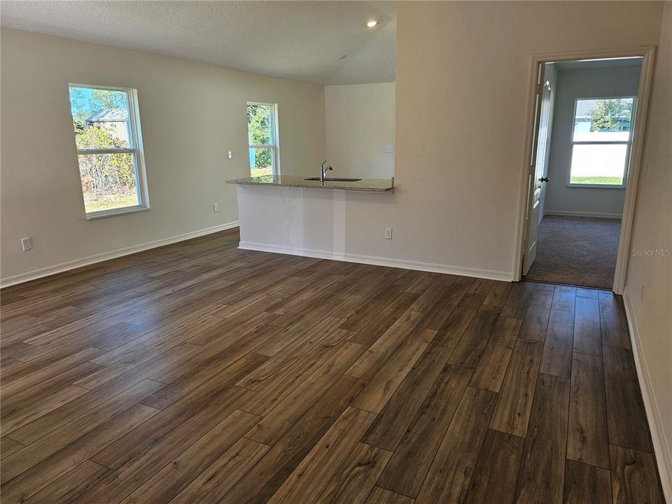 For Rent: $1,950 (3 beds, 2 baths, 1211 Square Feet)