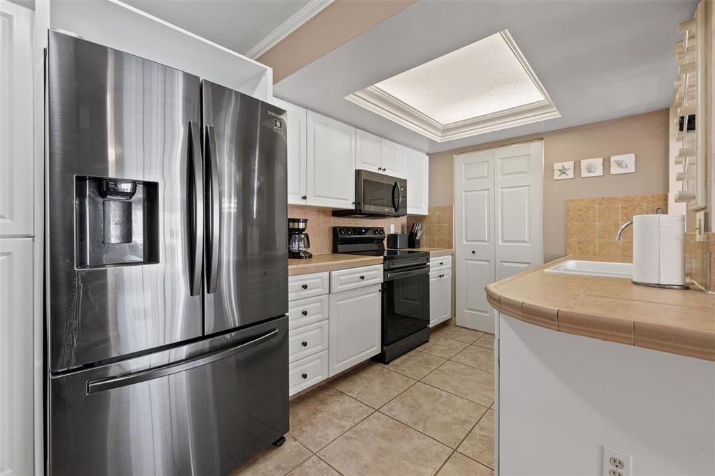 For Sale: $619,900 (2 beds, 2 baths, 1369 Square Feet)