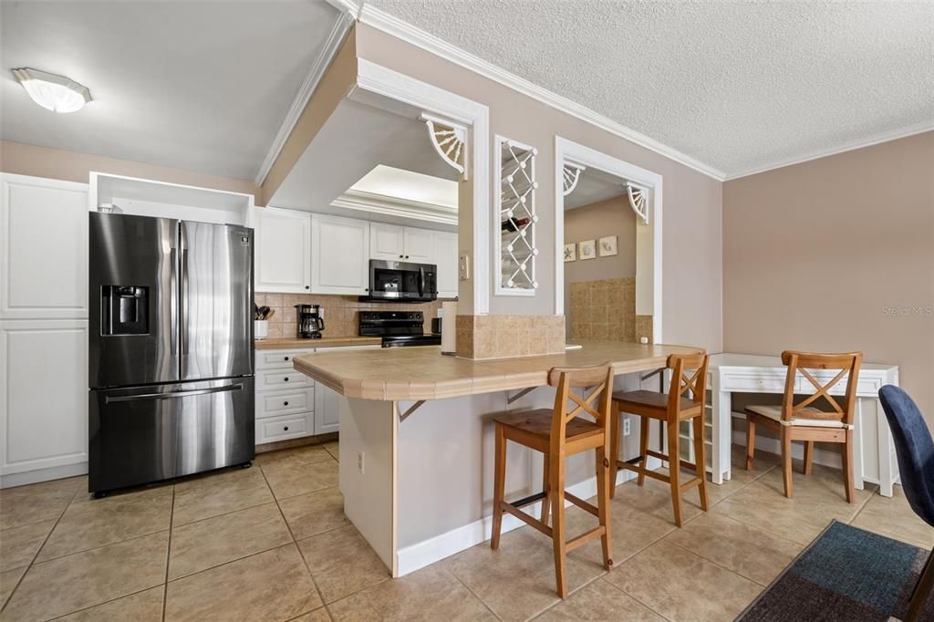 For Sale: $619,900 (2 beds, 2 baths, 1369 Square Feet)