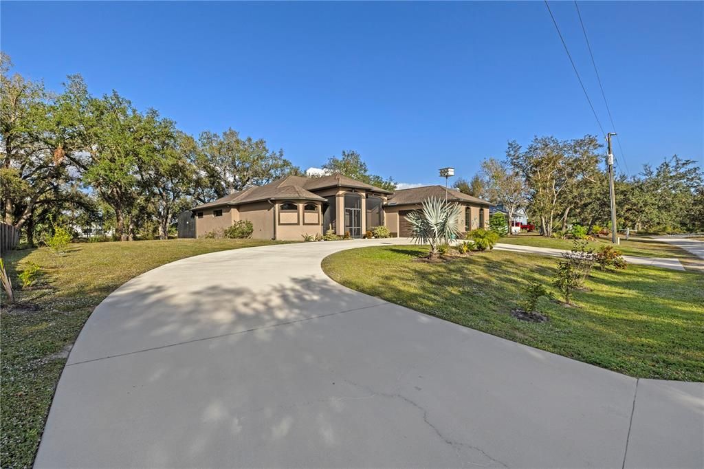 For Sale: $787,000 (3 beds, 2 baths, 2157 Square Feet)