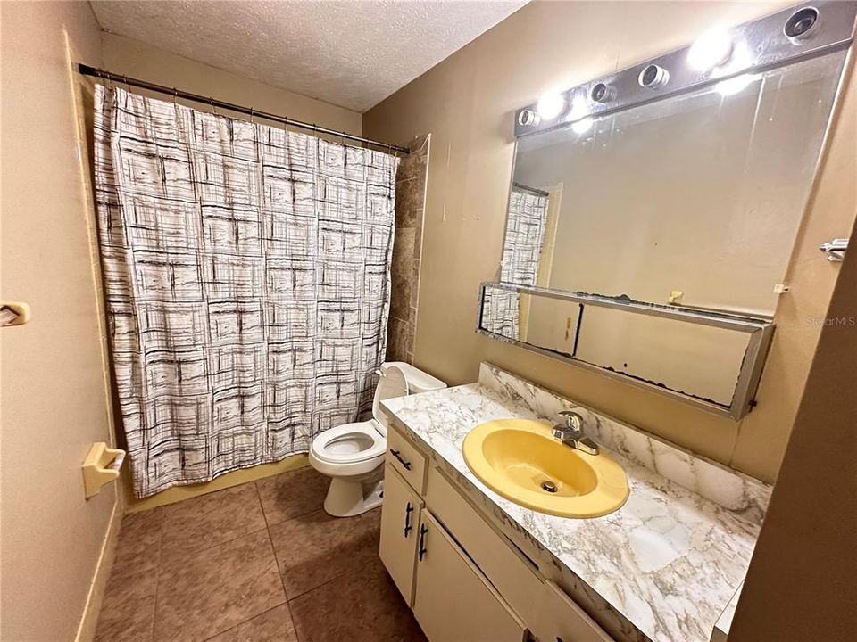 For Rent: $1,250 (2 beds, 0 baths, 984 Square Feet)