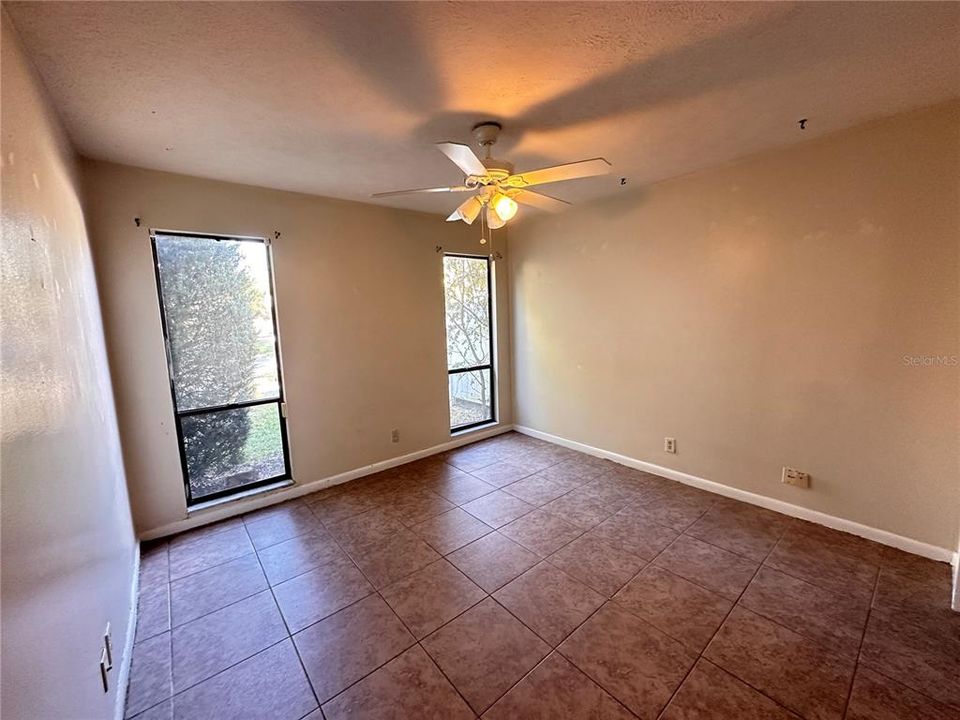 For Rent: $1,250 (2 beds, 0 baths, 984 Square Feet)