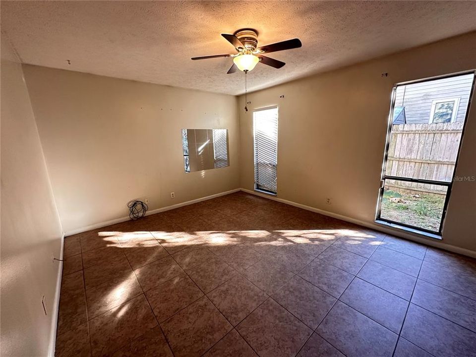 For Rent: $1,250 (2 beds, 0 baths, 984 Square Feet)