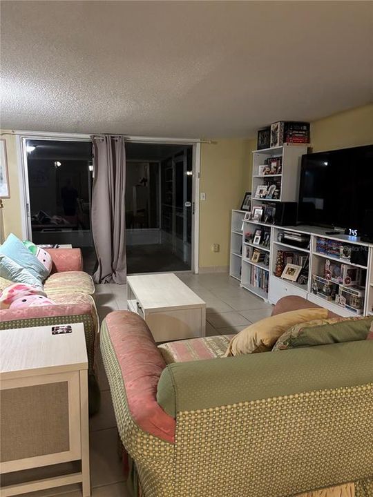 Current Familyroom with sliders leading to Lanai.