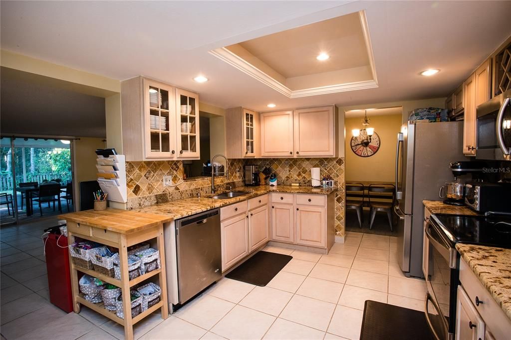 Previous Tenant Pic of Kitchen