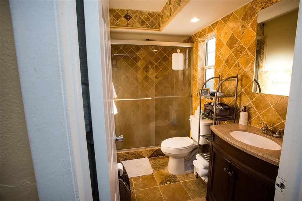 Previous Tenant Pic of Master Bathroom