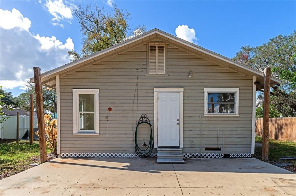 For Sale: $209,000 (2 beds, 1 baths, 736 Square Feet)