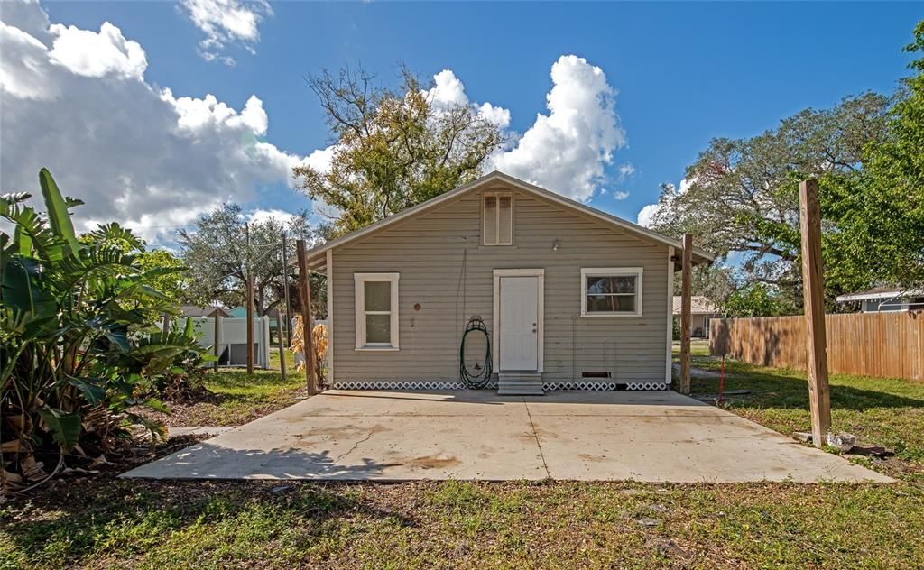 For Sale: $209,000 (2 beds, 1 baths, 736 Square Feet)