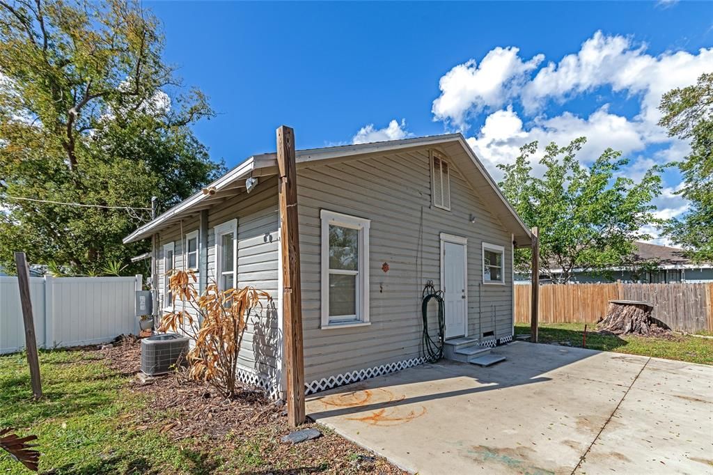 For Sale: $209,000 (2 beds, 1 baths, 736 Square Feet)