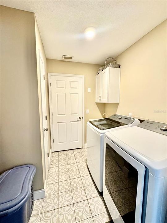 For Sale: $460,000 (3 beds, 2 baths, 1858 Square Feet)