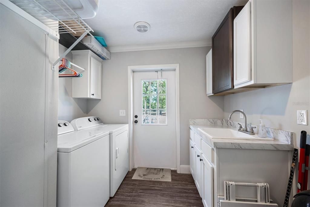 For Sale: $555,000 (3 beds, 2 baths, 1800 Square Feet)