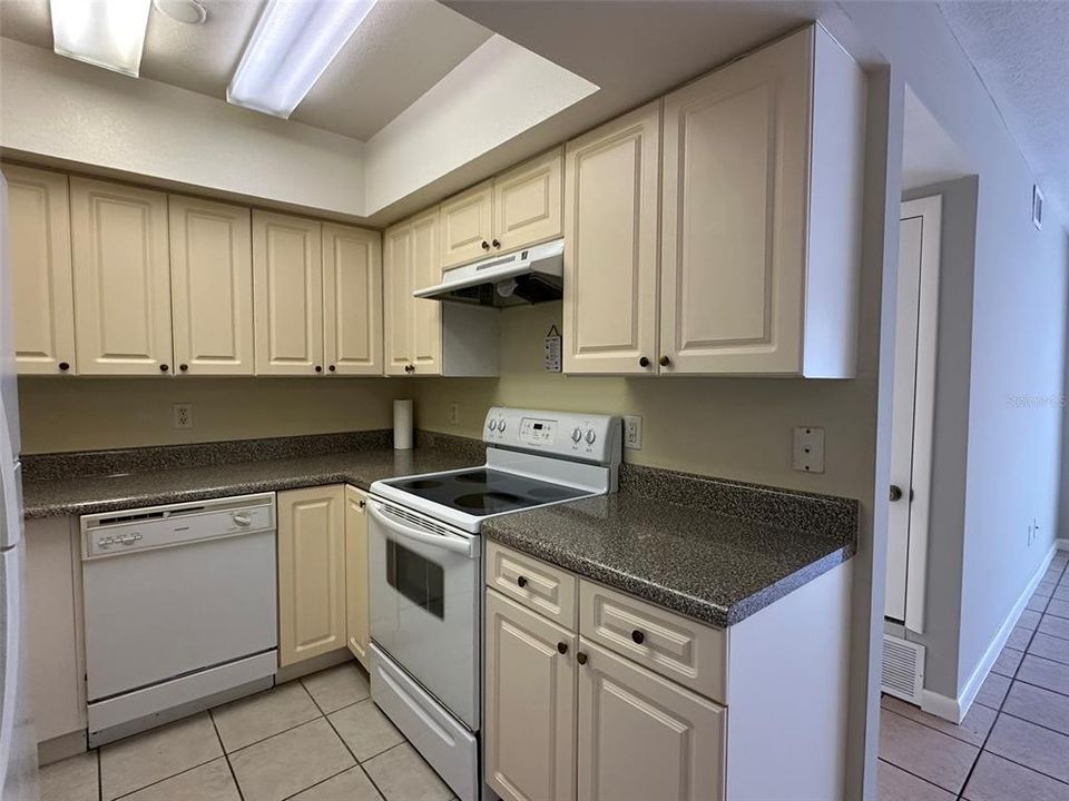 For Rent: $1,450 (2 beds, 2 baths, 932 Square Feet)