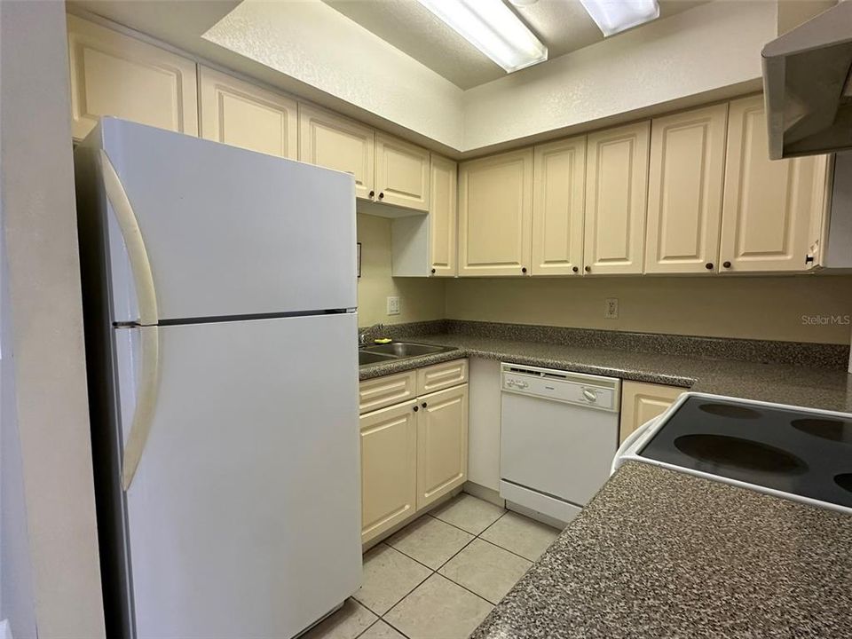 For Rent: $1,450 (2 beds, 2 baths, 932 Square Feet)