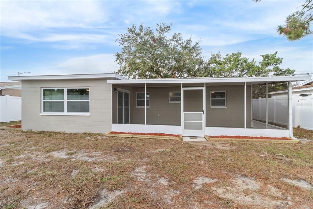 For Sale: $280,000 (3 beds, 1 baths, 952 Square Feet)