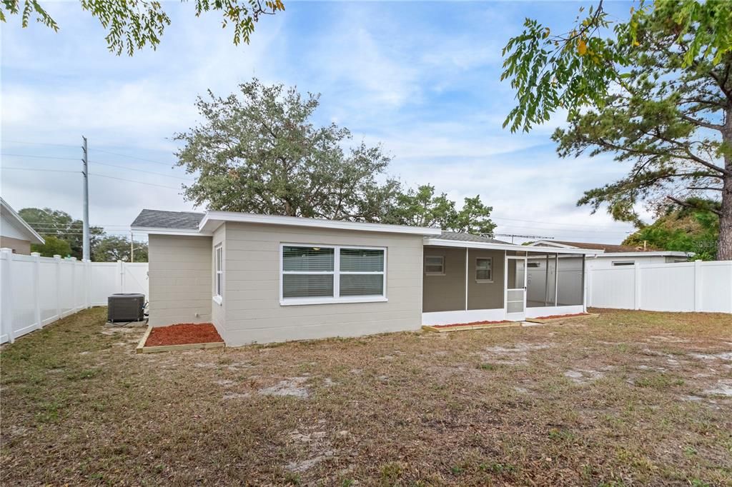 For Sale: $280,000 (3 beds, 1 baths, 952 Square Feet)