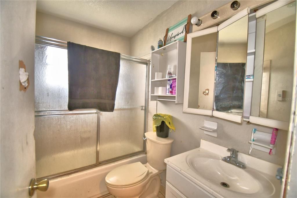 For Sale: $185,000 (3 beds, 1 baths, 1300 Square Feet)