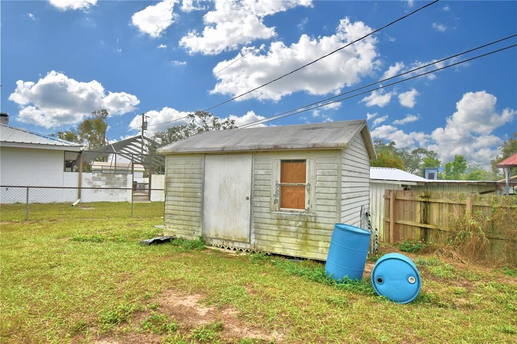 For Sale: $185,000 (3 beds, 1 baths, 1300 Square Feet)