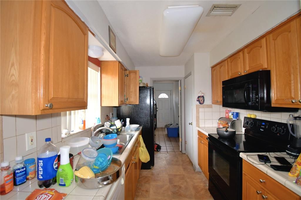 For Sale: $185,000 (3 beds, 1 baths, 1300 Square Feet)