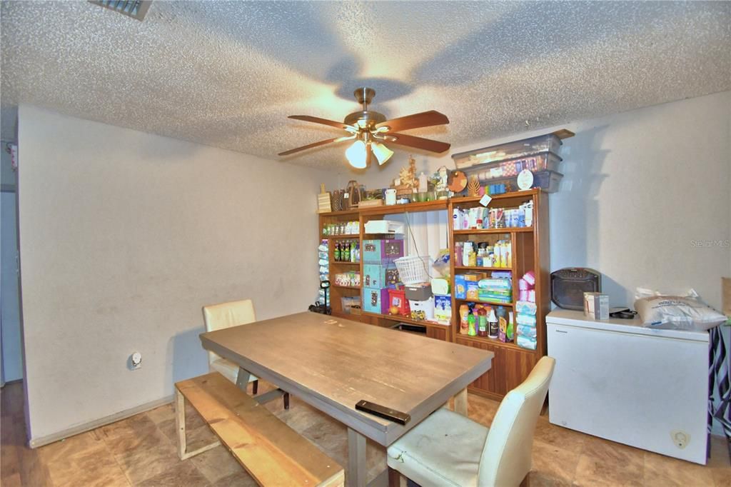 For Sale: $185,000 (3 beds, 1 baths, 1300 Square Feet)