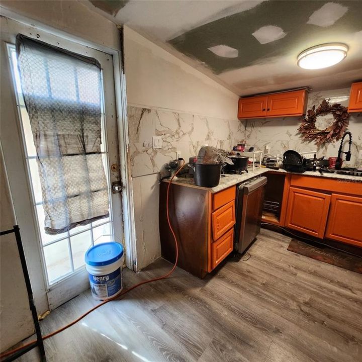 For Sale: $225,000 (3 beds, 1 baths, 1216 Square Feet)