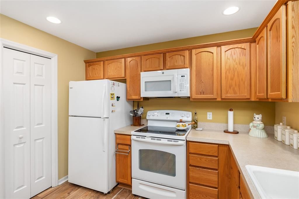 For Sale: $345,000 (2 beds, 2 baths, 1132 Square Feet)