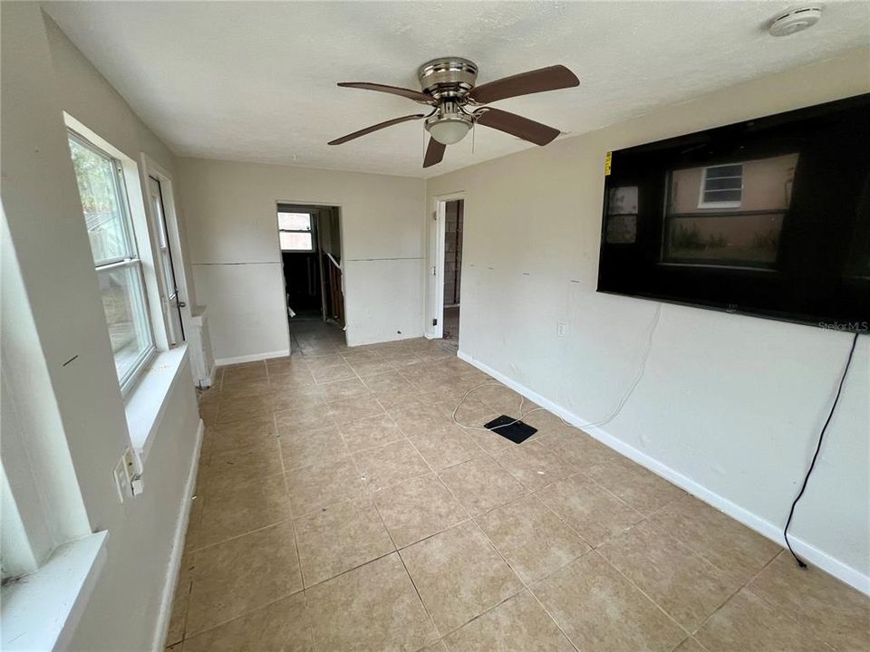 For Sale: $149,000 (3 beds, 1 baths, 1068 Square Feet)