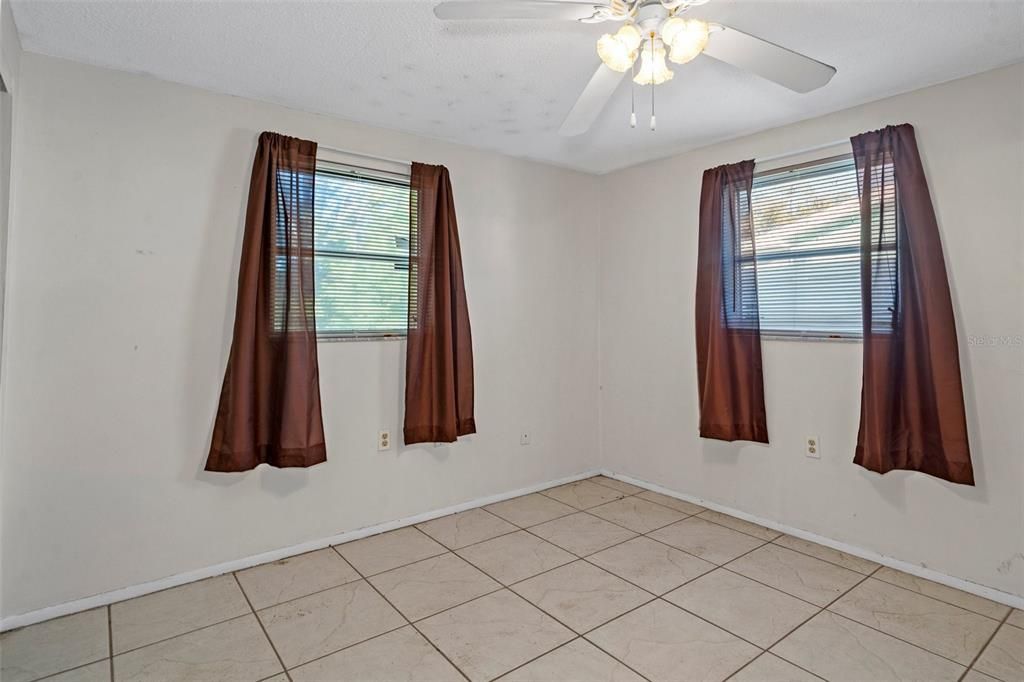 For Sale: $149,900 (2 beds, 1 baths, 970 Square Feet)