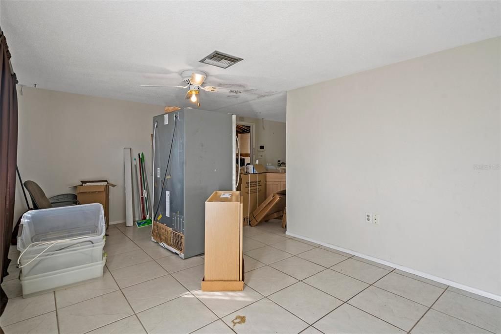 For Sale: $149,900 (2 beds, 1 baths, 970 Square Feet)